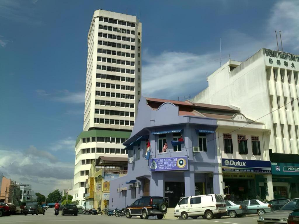Id Hotel Yayasan Сегамат Экстерьер фото