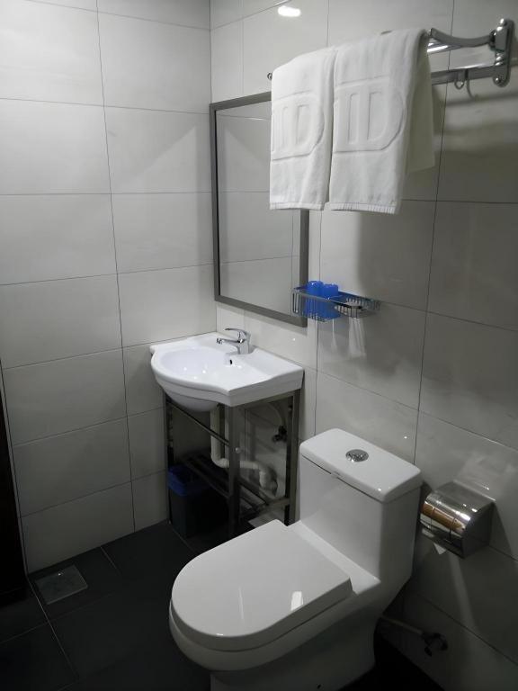 Id Hotel Yayasan Сегамат Экстерьер фото